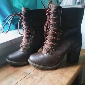 Unionbay heeled boots size 8 never worn in box
